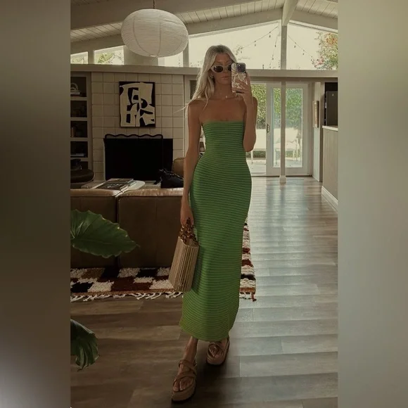 The Wolf Gang Viral ‘Sunmor’ Lime Knit Maxi Dress - Picture 14 of 15